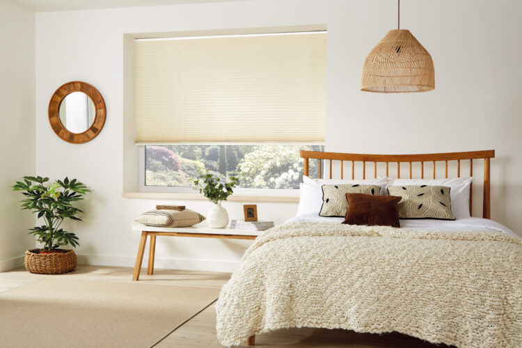 LL_2022_Pleated_Festival_ESP_Cream_Bed_MAIL